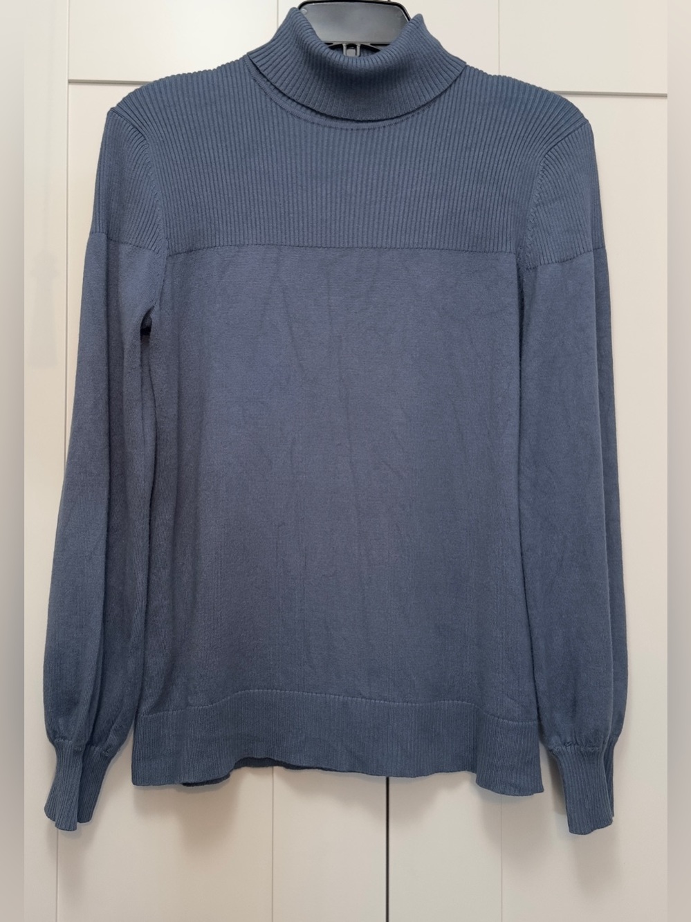 Smoke Blue Turtleneck Blouse Women’s Sz MED By Cable & Gauge
